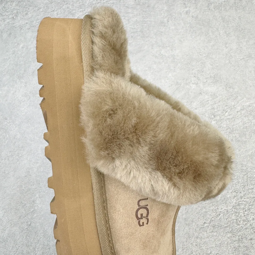 Pick up locally 💰520 UGG 2550 Star thick-soled autumn and winter sheep fur integrated snow boots. All shoes are made from ZP. Longfeng A-grade Australian imported sheep fur integrated brand OEM production line. Fully follow the ZP process. OEM original pattern maker adheres to the principle of no original shoes and no development selection. Pay attention to every detail. The most authentic TREADLITE "light wing" technology outsole on the market. Lightweight/durable/flexible/pile size: 35 36 37 38 39 40 Coding: by2936060